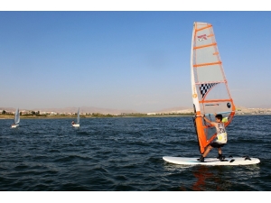 Vanlı Yelkenciler Yoğun Tempoyla Eğitimlerini Sürdürüyor