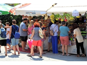 Çeşme 2 Ay Festivallerle Şenlenecek