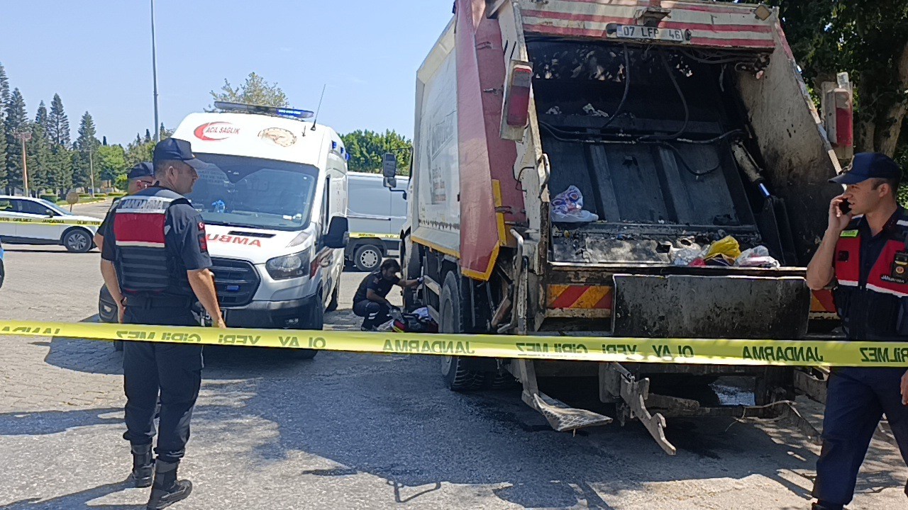 temizlik-iscisi-gorev-yaptigi-cop-kamyonunun-altinda-kalarak-hayatini-kaybetti