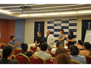 Kanserle Mücadele Eden Çocuklar, Aileleri Ve Uzmanlar Buluştu