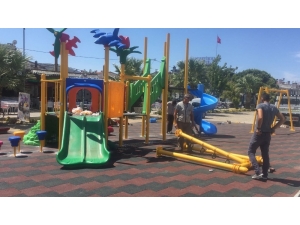 Burhaniye’de Parklar Kentin Çehresini Değiştirdi