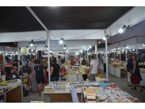 Kuşadası 5. Geleneksel Kitap Ve Edebiyat Günleri Başladı
