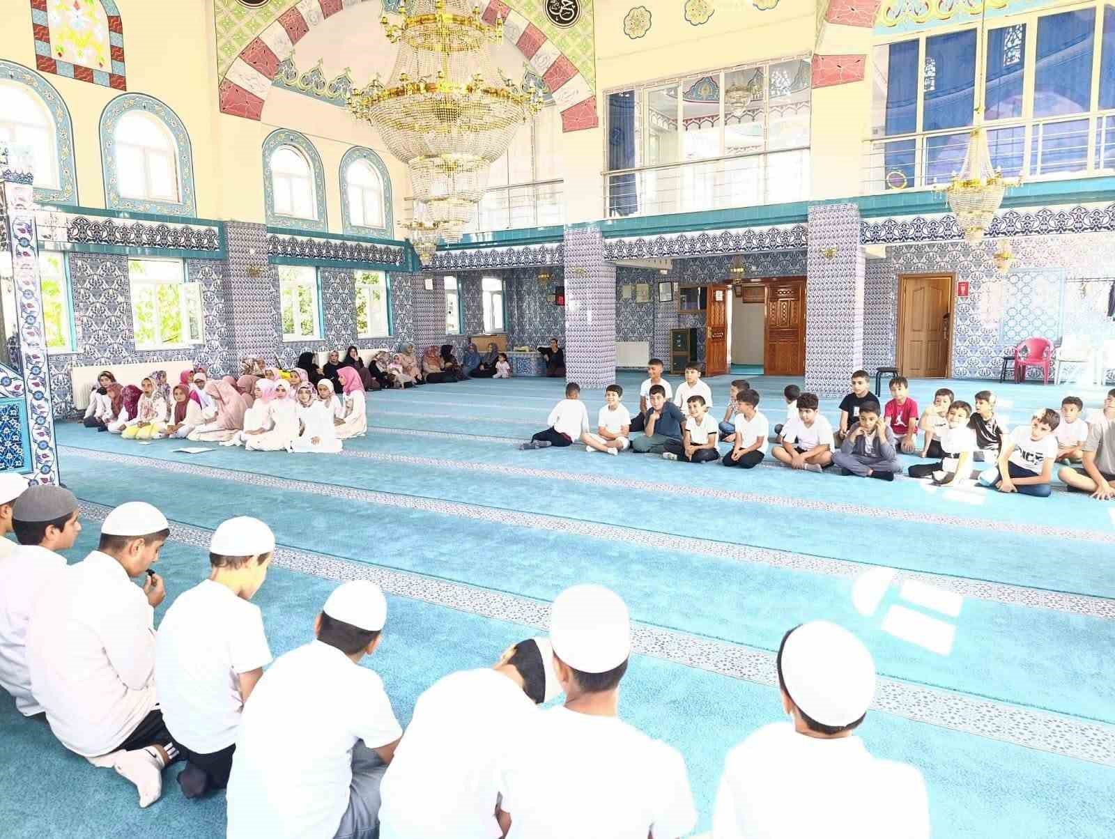 edremit-sehitlik-camii-nde-yaz-kur-an-kurslari-tamamlandi