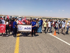 Ağrı Gençlik Hizmetleri Ve Spor İl Müdürlüğünden 500 Kişi Malazgirt’teki Programa Katıldı