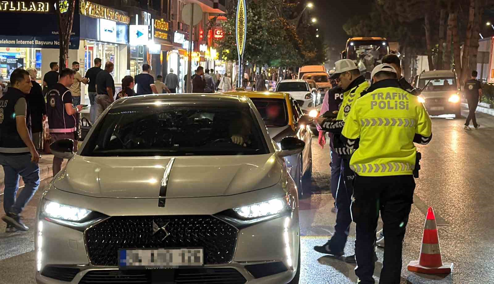 tatvan-da-11-noktada-150-personelin-katilimiyla-genis-kapsamli-asayis-uygulamasi-yapildi