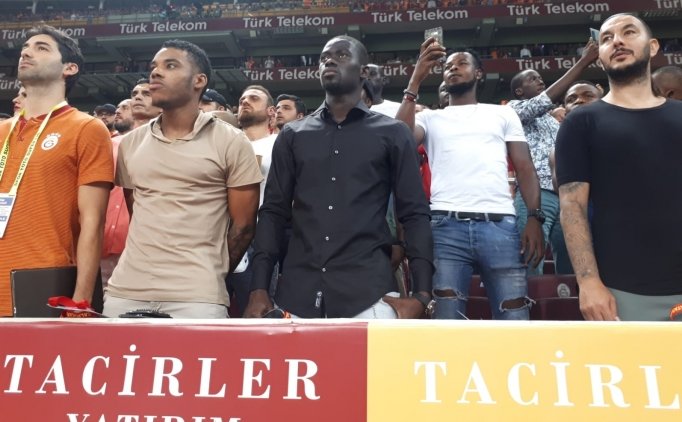 Galatasaray'ın Yeni Transferi Tribünde!