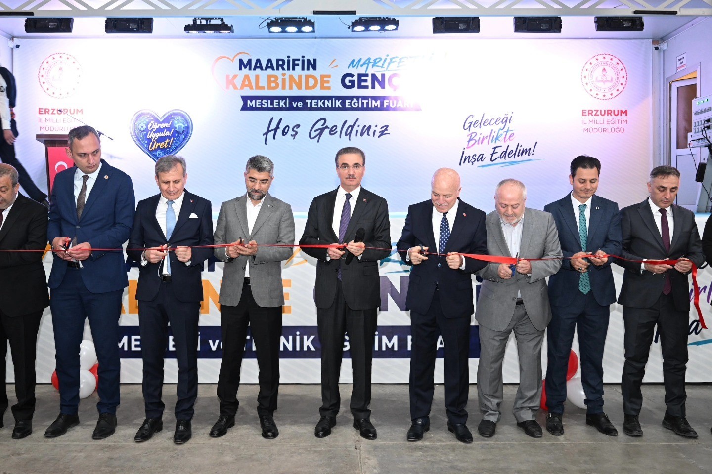 erzurum-da-maarifin-kalbinde-marifetli-genclik-mesleki-ve-teknik-egitim-fuari-acildi