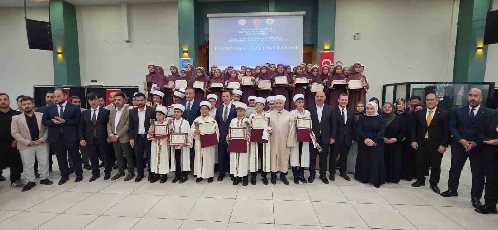 tatvan-da-gorkemli-hafizlik-icazet-merasimi-56-hafiz-belgelerini-aldi