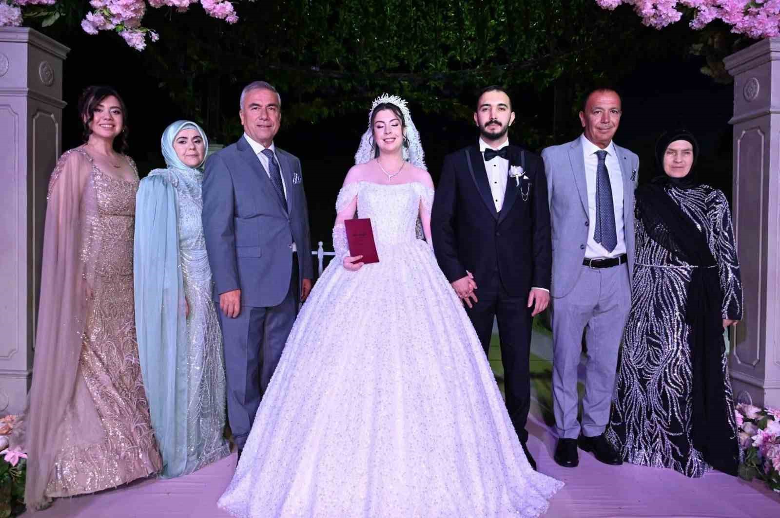burhaniye-de-emniyet-mudurunun-mutlu-gunu