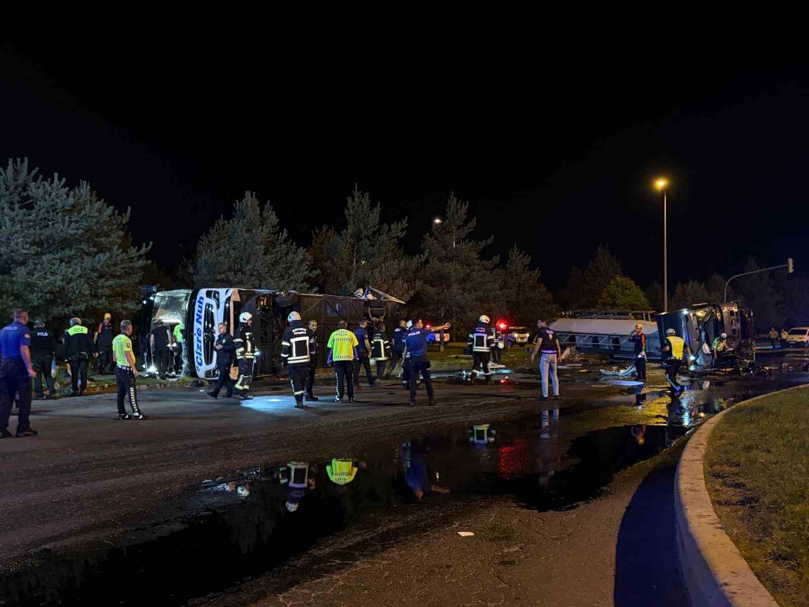 kayseri-de-feci-kaza-yolcu-otobusu-ile-yakit-tankeri-tasiyan-tir-carpisti-yaklasik-30-yarali