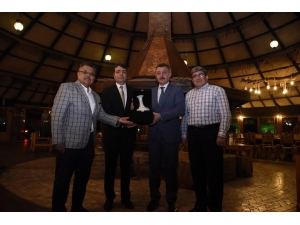 Cumhuriyet Başsavcısı Ve Ağır Ceza Mahkeme Başkanı’na Veda Yemeği