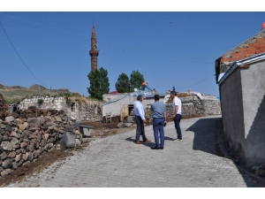 Arpaçay’da Köy İçi Yollar Kilit Parke Oluyor