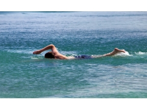 Deniz Veya Havuza Girecekler Dikkat