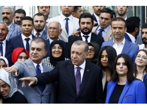 Cumhurbaşkanı Erdoğan, Adana Teşkilatı İle Fotoğraf Çektirdi