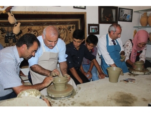 Vali Zorluoğlu Çamurdan Çömlek Yaptı