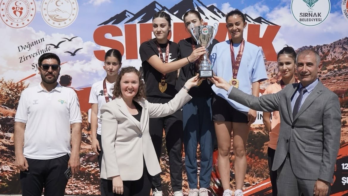 vanli-atletizm-sporcusu-meryem-korkuc-turkiye-2-si-oldu