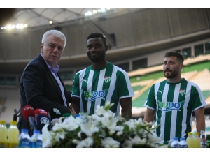 Bursaspor’un İmza Töreninde Skandal