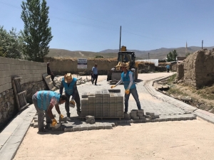 İpekyolu’nda Yol Yapım Çalışmaları Aralıksız Devam Ediyor