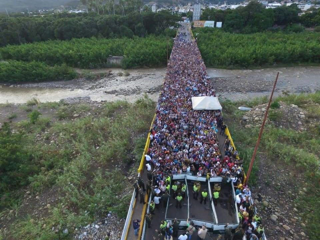 Kolombiya'ya Kaçmaya Çalışan Venezüela Halkının Çabaları Kameralarla Kaydedildi
