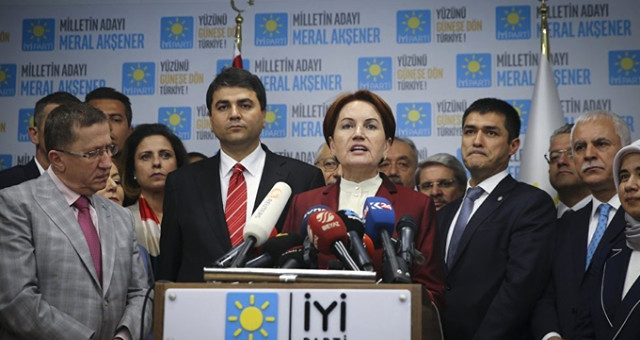 Genel Merkezin Çağrısı Sonrası İyi Parti'de İlk İstifa İzmir'den Geldi