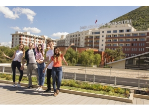 İzmir Ekonomi’ye Bin 736 Yeni Öğrenci