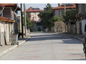 Şuhut’ta Bozuk Yollar Onarılıyor