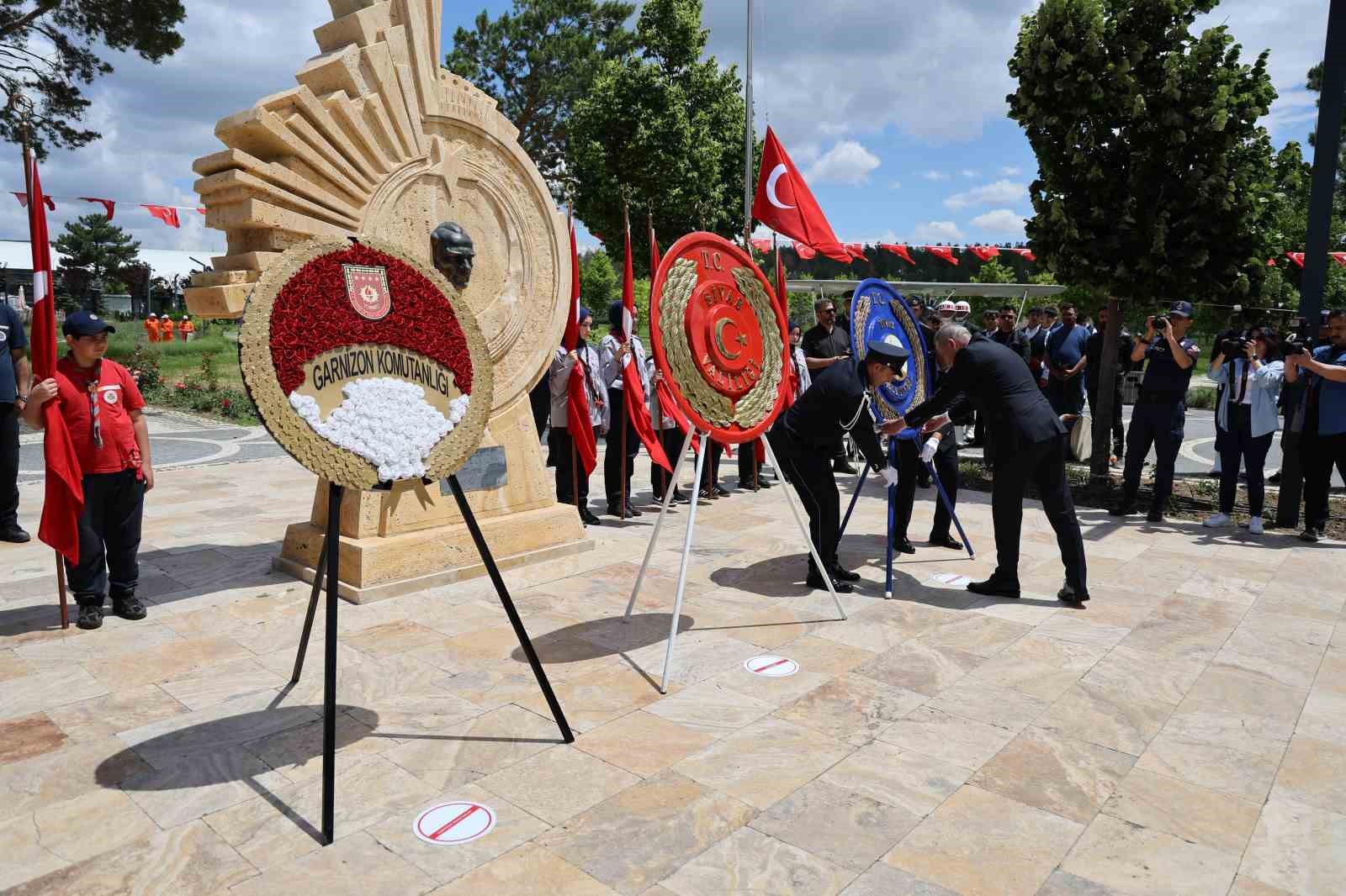 ataturk-un-sivas-a-gelisinin-107-nci-yildonumu-kutlandi