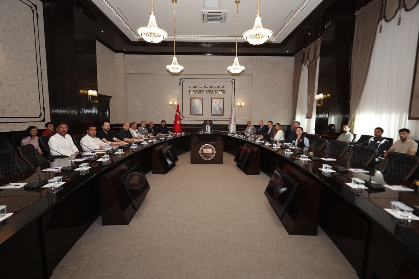 vali-masatli-baskanliginda-antakya-tarihi-kent-merkezi-toplantisi-gerceklestirildi