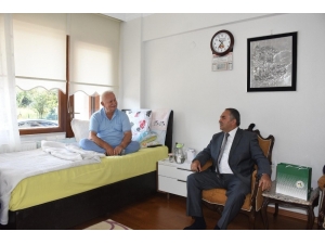 Başkan Ay Hastaları Ziyaret Etti