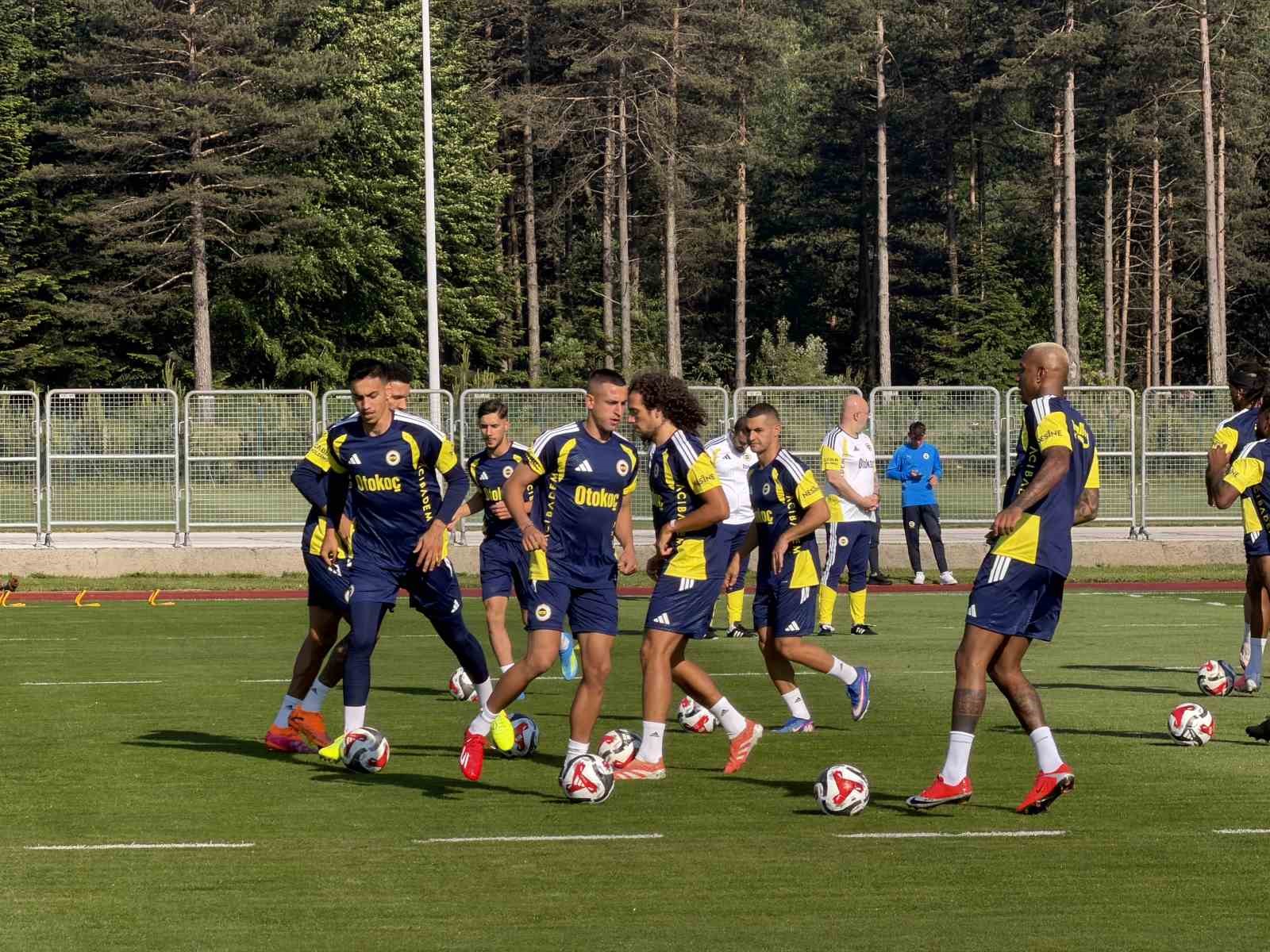 fenerbahce-topuk-yaylasi-ndaki-ilk-antrenmanini-yapti