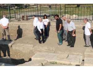 Vali Ve Başkan Kazı Çalışmalarını İnceledi