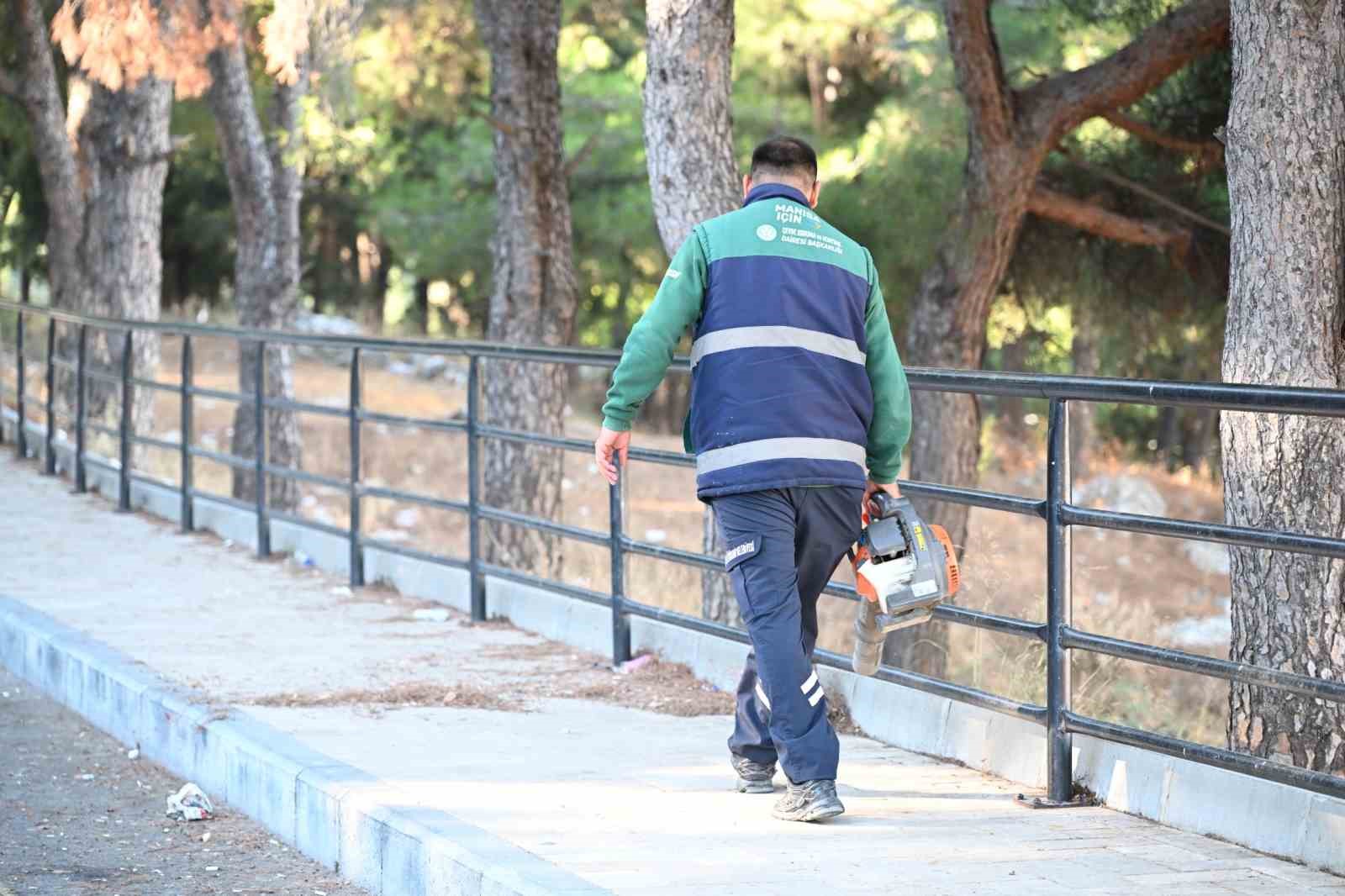 manisa-nin-tarihi-ve-dogal-guzelliklerine-uzanan-yolda-temizlik-calismasi