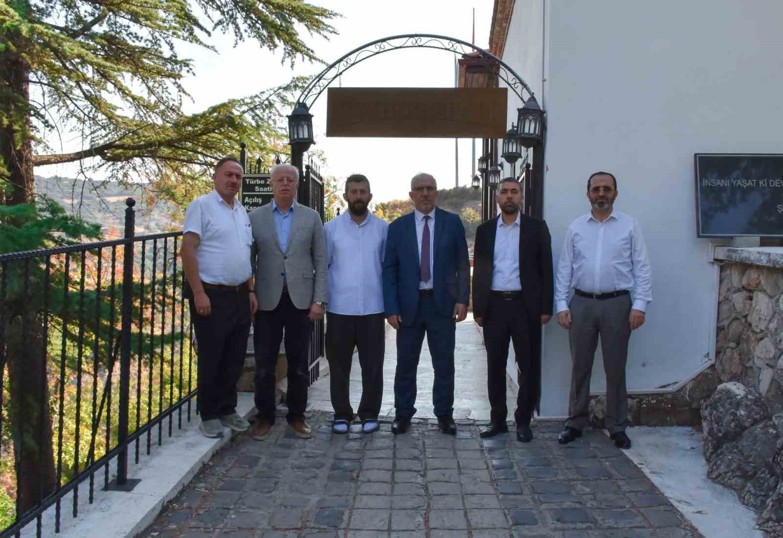 mevlid-i-nebi-haftasi-nda-seyh-edebali-turbesi-ziyaret-edildi