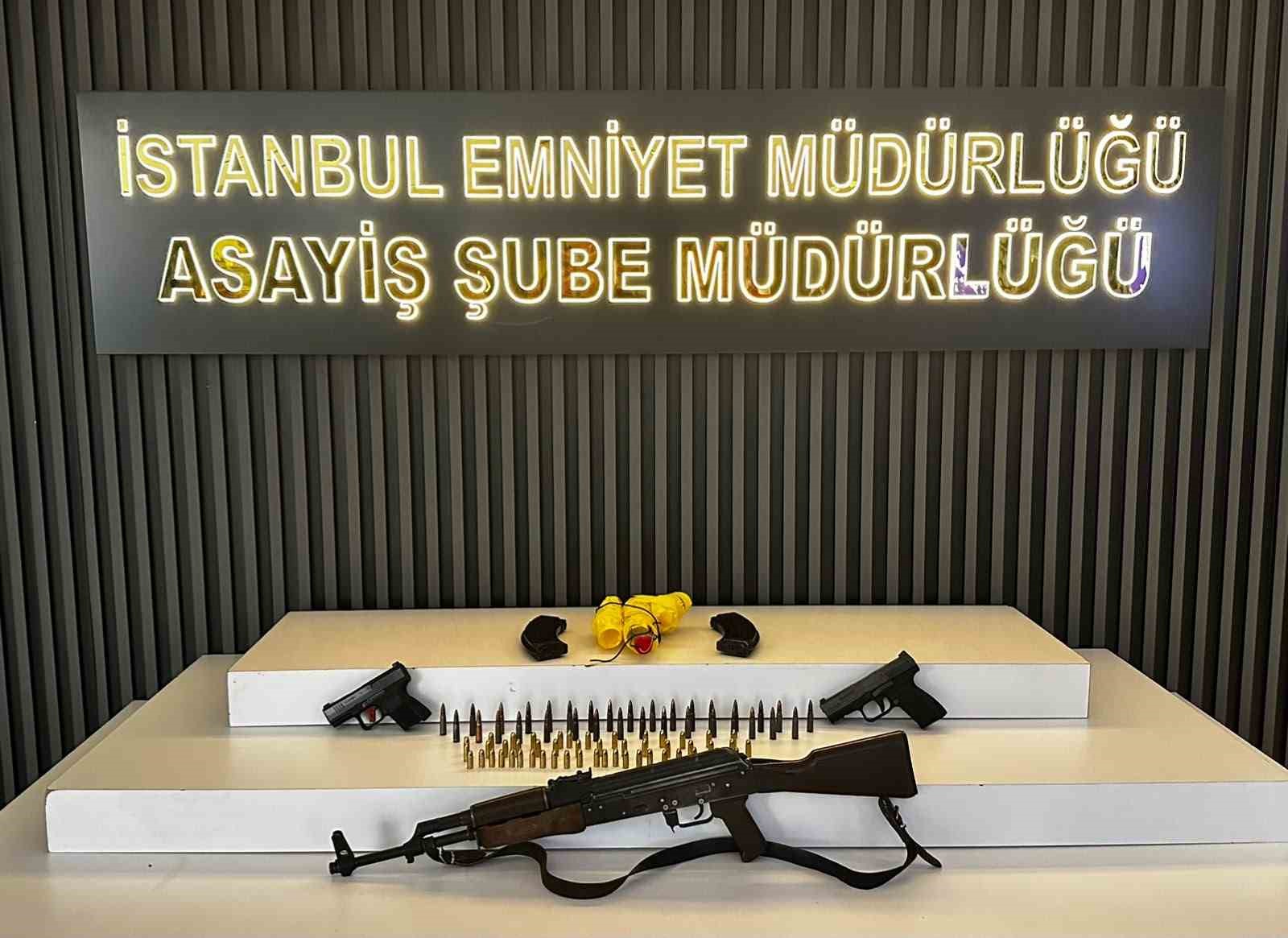 eyupsultan-da-polisin-durdurdugu-motosikletten-tufek-ve-el-yapimi-bomba-cikti-7-gozalti