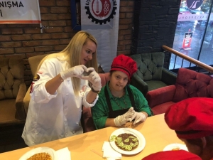 Uşak’ta Down Sendromlu Ve Diyabetli Çocuklara Özel Etkinlik