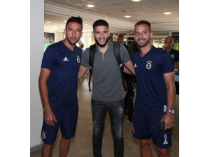 Benzia, Takım Arkadaşlarıyla Tanıştı