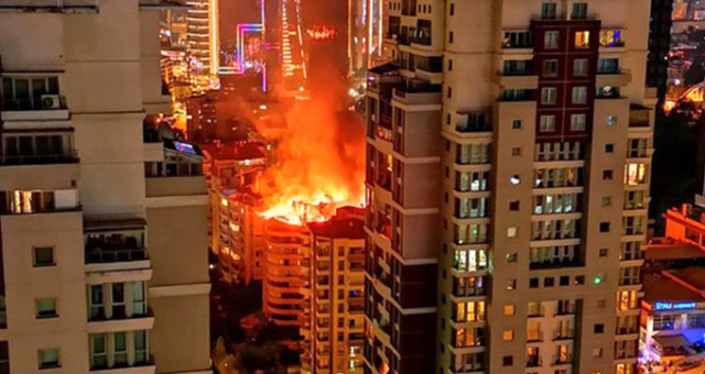 9 Katlı Binada Çıkan Yangın Çevredeki Binalara Sıçramadan Kontrol Altına Alındı