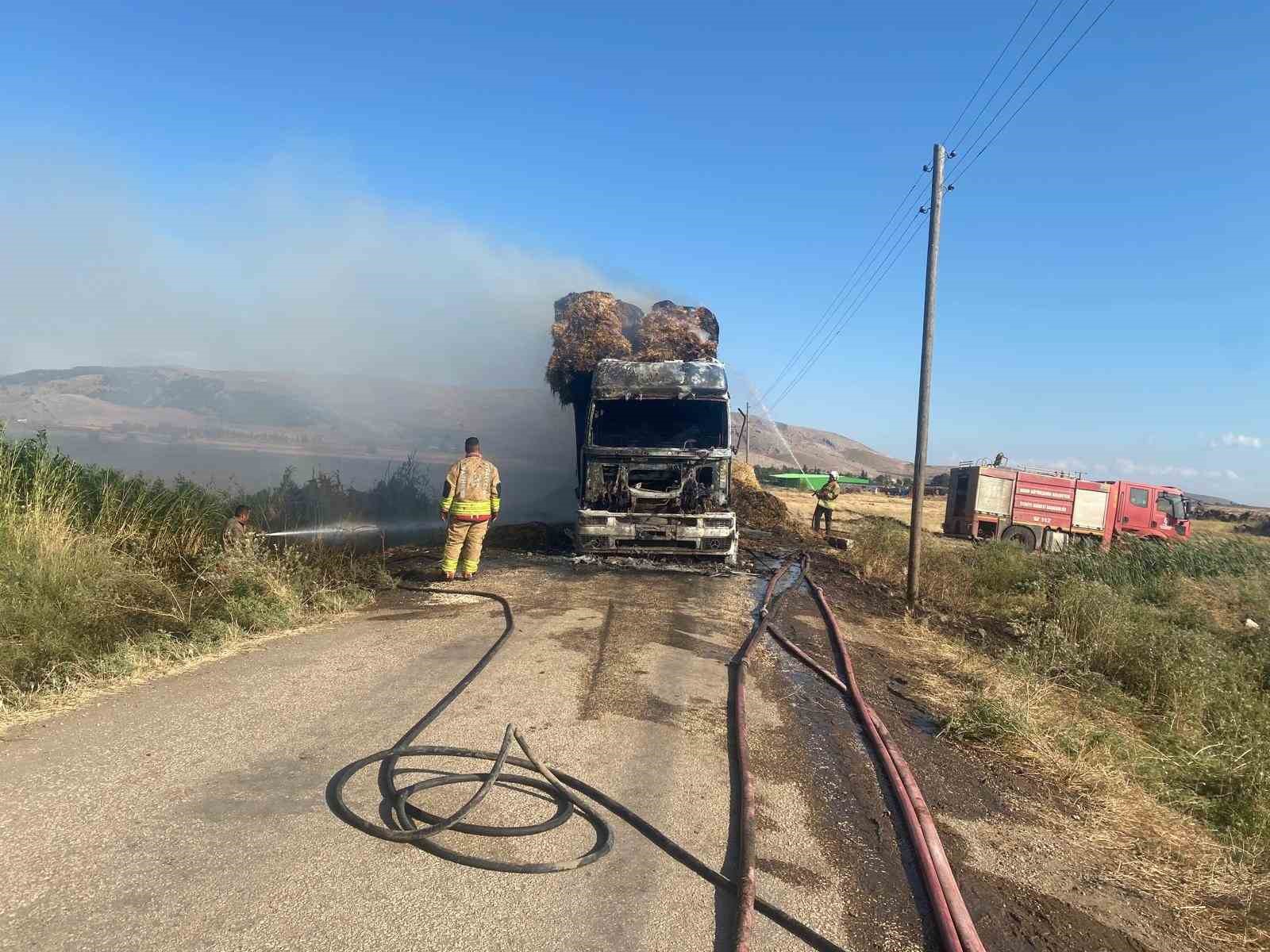 hatay-da-saman-balyasi-yuklu-tir-alevlere-teslim-oldu