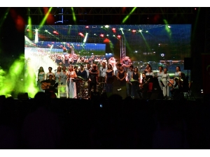 İzmir’den Barış Şarkıları Yankılandı