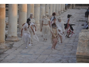 Tripolis’te Sanatçılar Danslarla Kuşları Canlandırdı