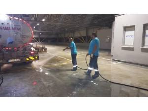 İzmit’te Pazar Yerleri Sürekli Yıkanıyor