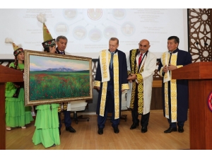 Cumhurbaşkanı Erdoğan’a Manas Üniversitesinden Fahri Doktora