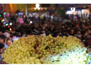 Alaşehirliler Maden Suyuyla Yıkandı