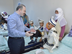 Tuşba Belediyesi’nden ‘Başkanım Kirvem Olsun’ 4. Geleneksel Sünnet Şöleni