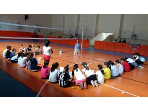 Çocukların Ekranla Değil, Akranla Büyümesi Projesi