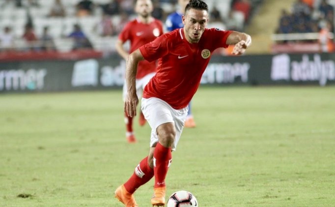 Antalyaspor'da Mevlüt Parladı, 3 Puan Kutlandı