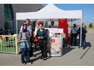 Nevü Kayıt İçin Gelen Öğrencilere Servis Hizmeti Veriyor