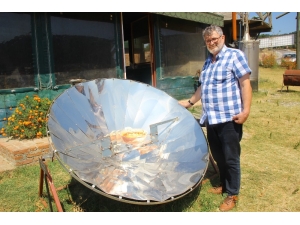 Bu Köyde Yemekler Güneş İle Pişiyor