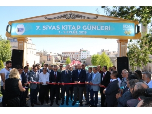Sivas’ta Kitap Fuarı Açıldı