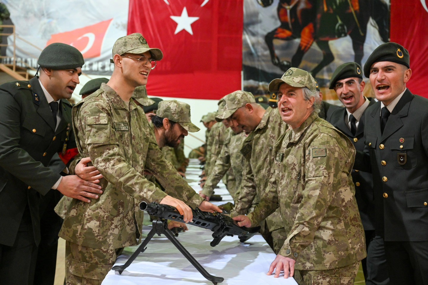 engelleri-astilar-vatana-asker-oldular